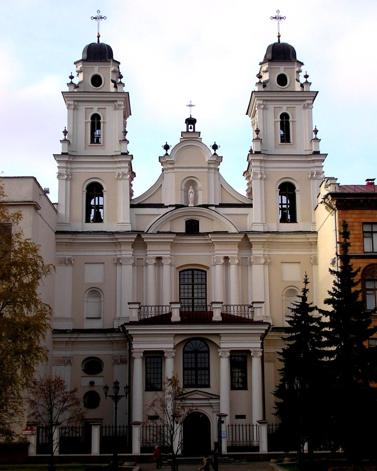 Костел Девы Марии (1700-1710) - самый красивый храм Беларуси. Он в Минске самый главный.