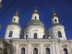 Харків. Успенський собор, 1771-1777. Побудований за зразком церкви Св. Климента в Москві в стилі барокко.