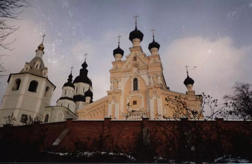 Покровський монастир у Харкові (фото 2001 р.).