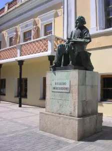 Феодосія. Пам'ятник Айвазовському біля картинної галереї його імені.